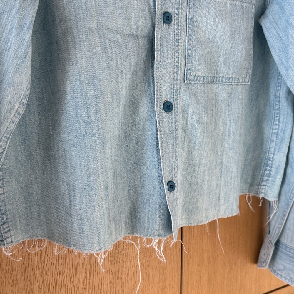 Amo Denim Ida Crop Shirt with a frayed hem Light Wash Womens size XSMALL - Picture 6 of 10